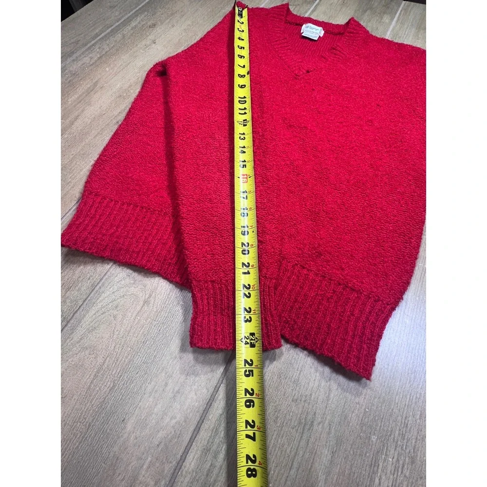 J Riggins Vintage Red V-Neck Knit Pullover Sweater Mens Medium Acrylic Hong Kong